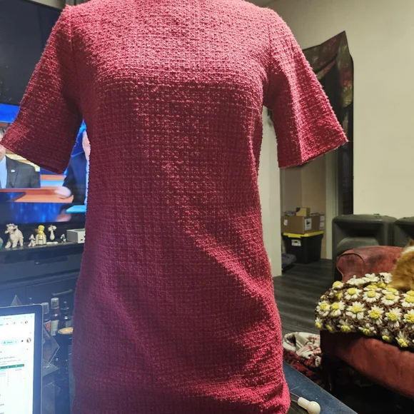 H&M Women's Vibrant Pink Sweater - Picture 2 of 4